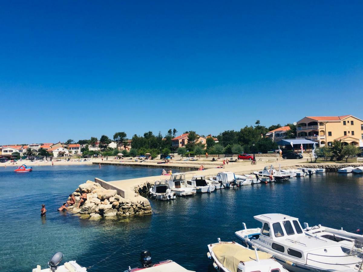 Vir Holidays Екстериор снимка